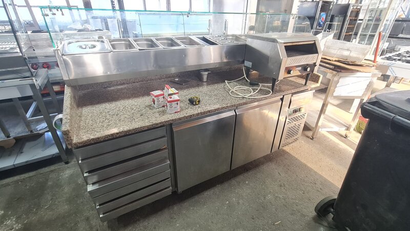 Echipamente profesionale  pentru FAST - FOOD, SHAORMERII,  RULOTE